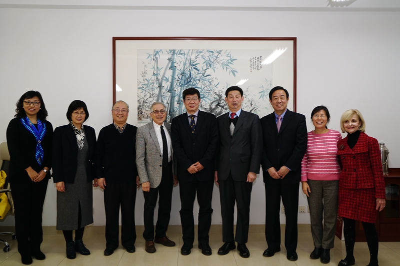 交流合作一:与调教
美国亚利桑那大学孔子学院和北佛罗里达大学孔子学院加强交流 (2).JPG